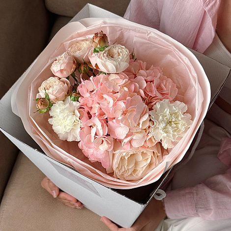 Букет с гортензией