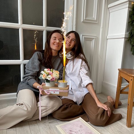 Композиция с десертом в стакане