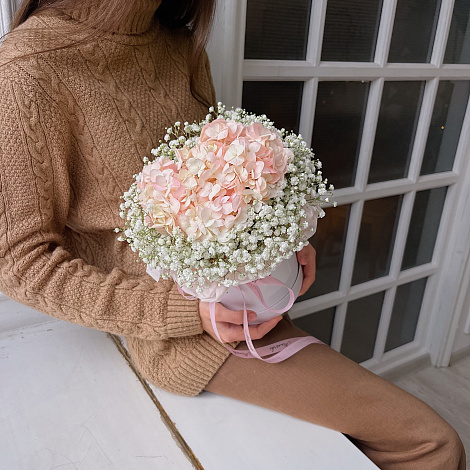 Композиция из гипсофилы и гортензии