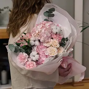 Стильный букет с гортензией