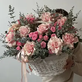 Роскошная композиция в корзине