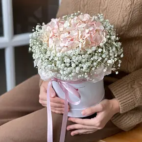 Композиция из гипсофилы и гортензии